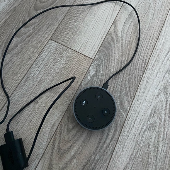 Amazon echo dot international version :) - Picture 2 of 3